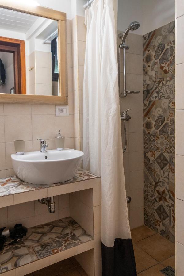A Lu Fanizza Bed & Breakfast คูโตรฟิอาโน ภายนอก รูปภาพ