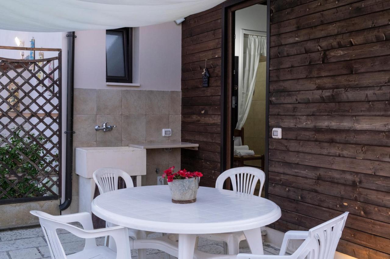 A Lu Fanizza Bed & Breakfast คูโตรฟิอาโน ภายนอก รูปภาพ